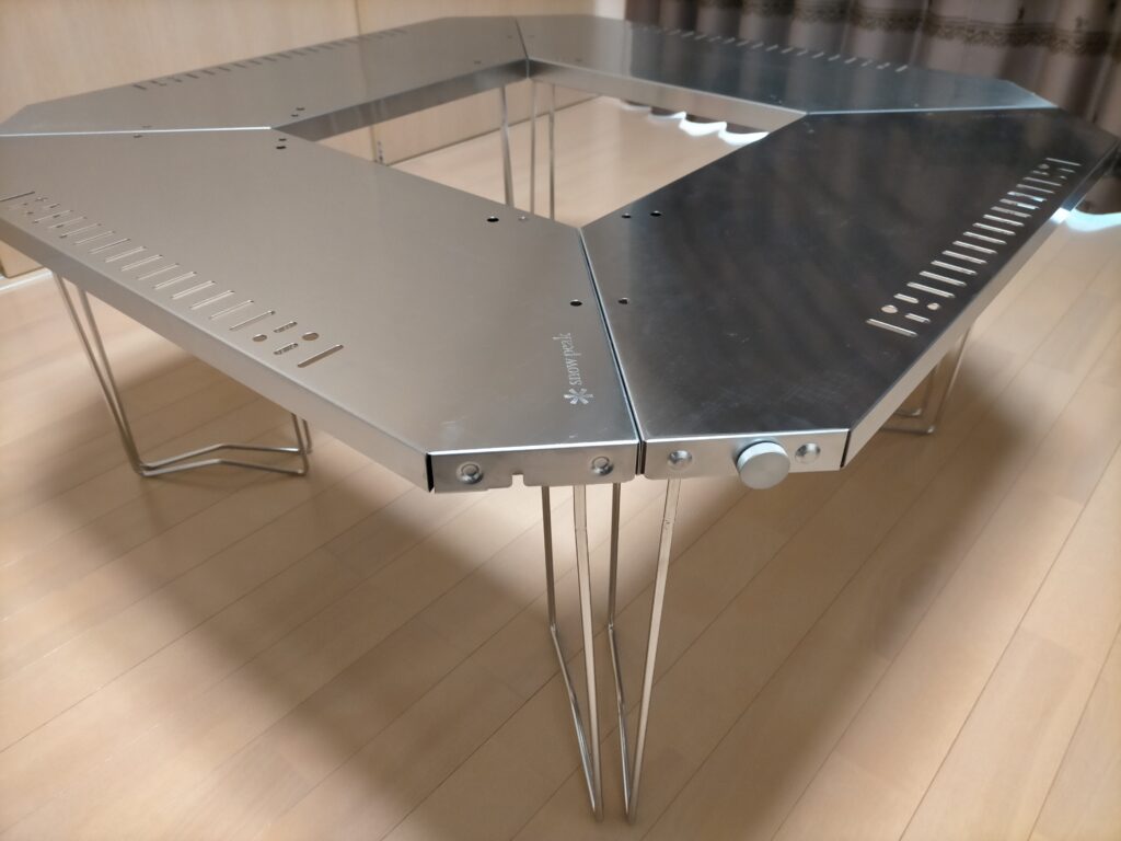 スノーピーク ジカロテーブル ST-050】レビュー。機能性とデザイン性に優れた囲炉裏テーブル。
